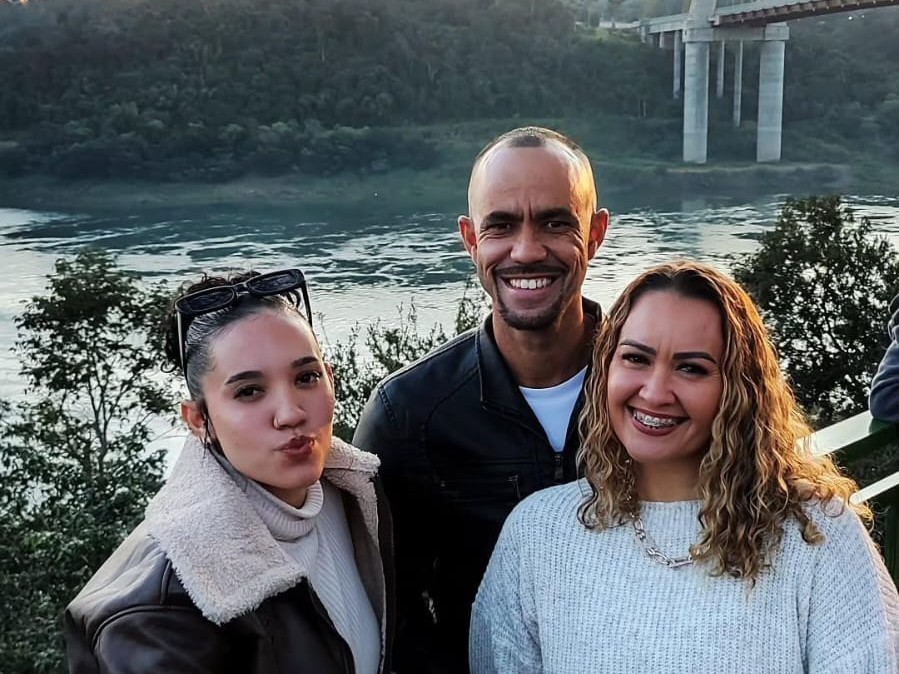 Vitor Felix com amigos no Marco das Três Fronteiras