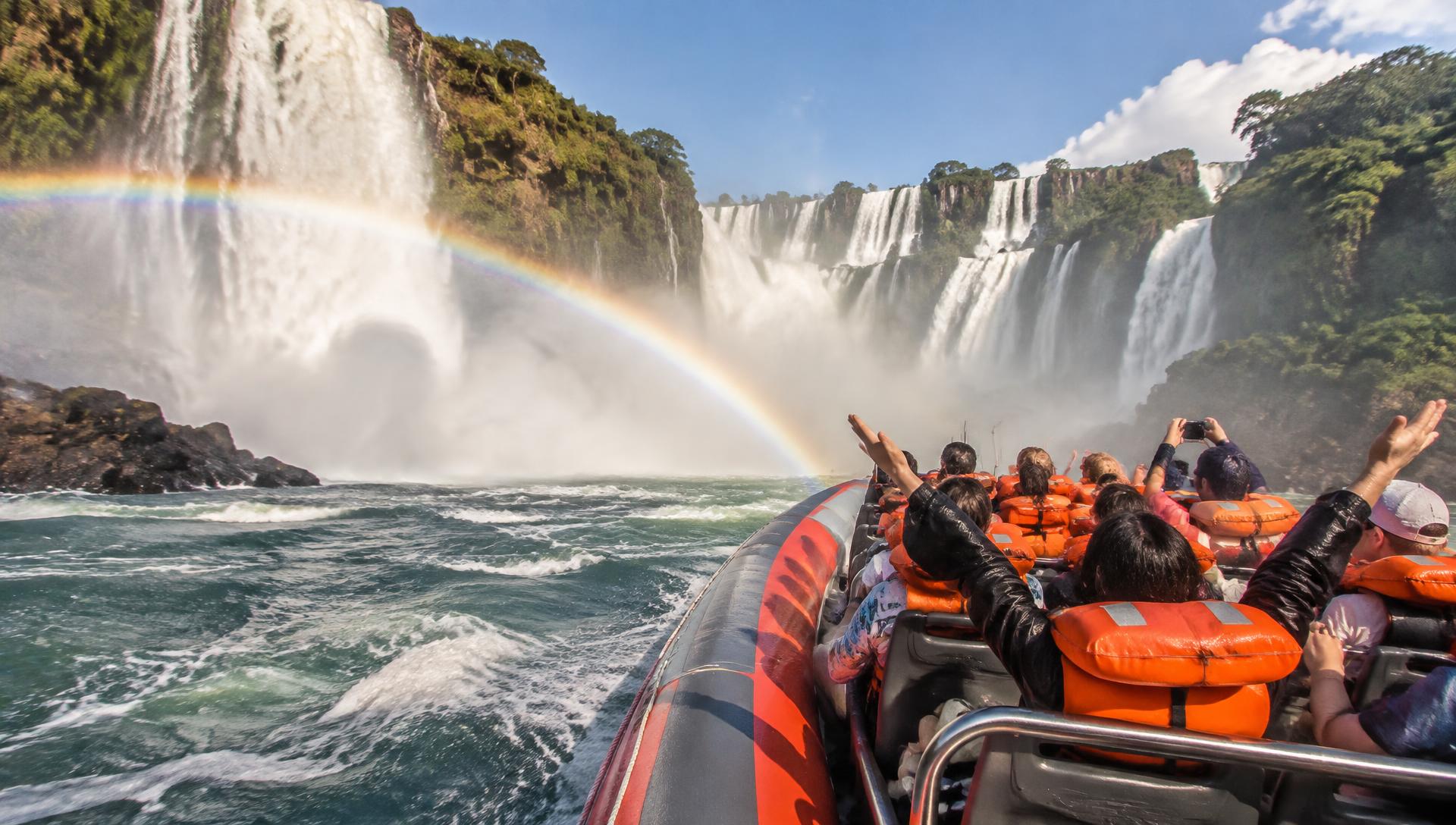 Passeio Macuco Safari nas Cataratas do Iguaçu com arco-íris